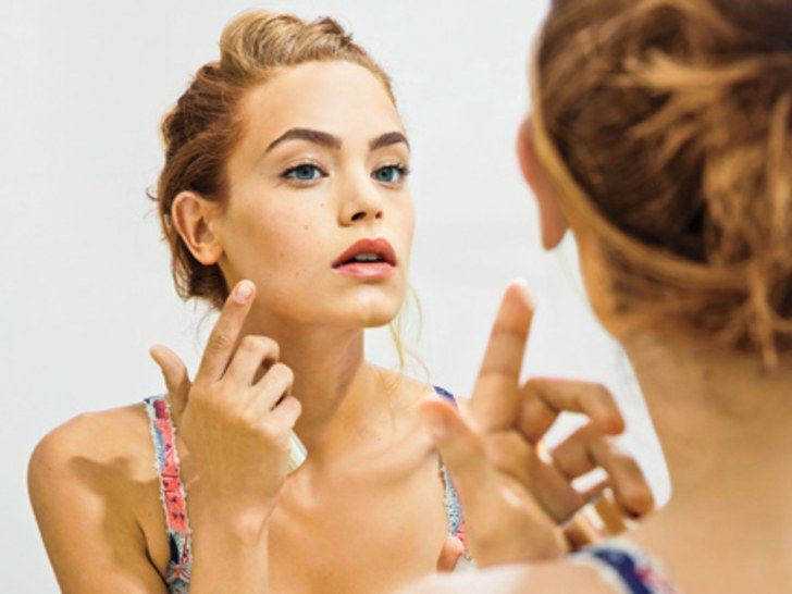How to Build a Perfect Skincare Routine for Your Skin Type (Oily, Dry & Combination) Person Looking At Oily Skin In A Mirror During Summer 1